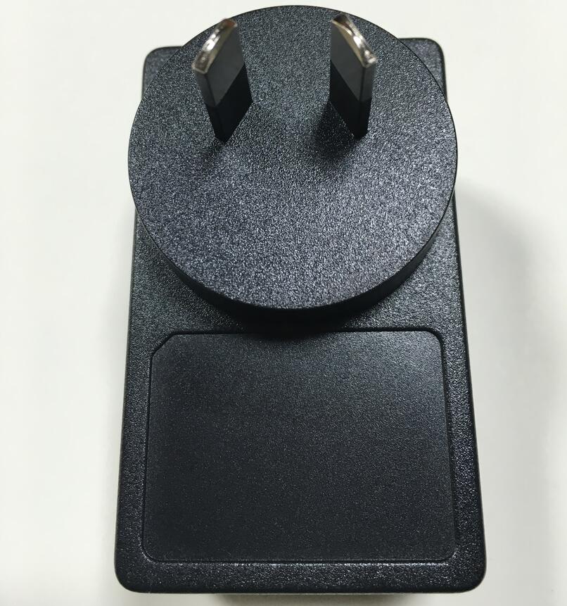 【D406】充電器外殼